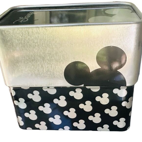 NWT DISNEY ACCUTIME Minnie Mouse Watch New In Box Silver Metallic Band Date Wind - Picture 2 of 10